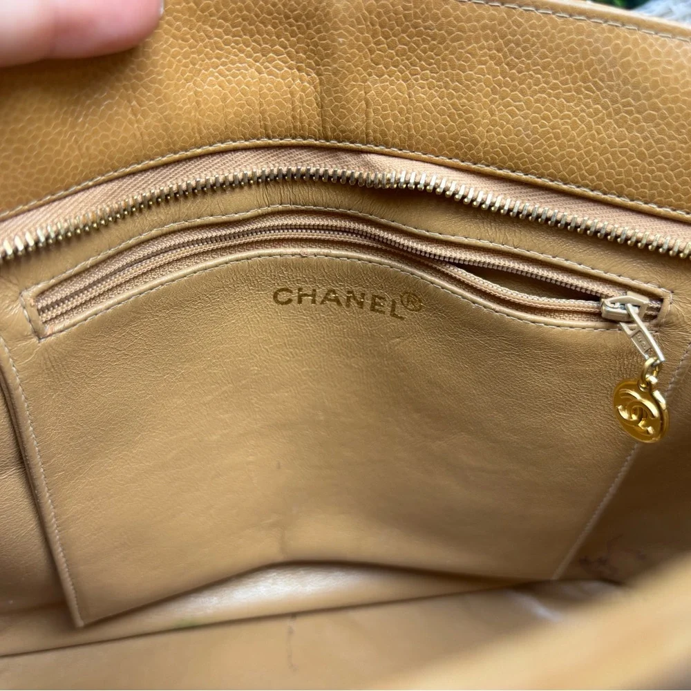 Authentic CHANEL gold MEDALLION brown camel caviar leather bag - Picture 15 of 16